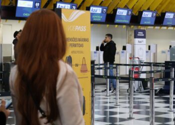 Suspensão da Voepass traz problemas para passageiros deixarem Noronha