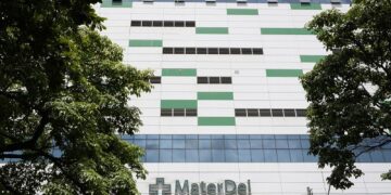 Prefeito de BH tem parada cardiorrespiratória e estado de saúde piora