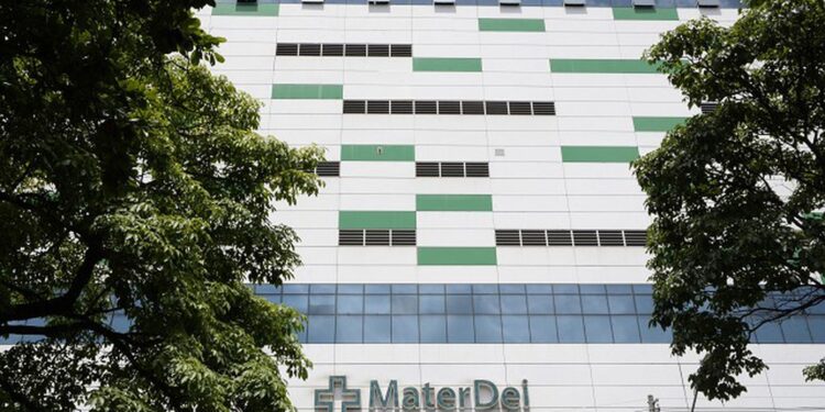 Prefeito de BH tem parada cardiorrespiratória e estado de saúde piora