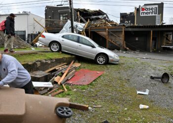 Número de mortos nos EUA por tornados do fim de semana sobe para 36