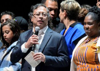 Colômbia: Petro chama atos por consulta popular de reforma trabalhista