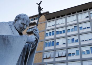 Papa Francisco mostra ‘boa resposta’ ao tratamento hospitalar