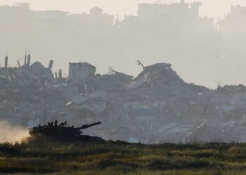 Israel ameaça civis de Gaza com último aviso para “destruição total”