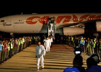 Venezuela recebe deportados após EUA enviar imigrantes a El Salvador