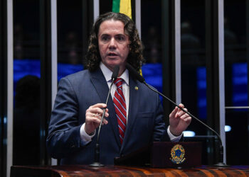 Veneziano defende reconhecimento de ações do governo na saúde — Senado Notícias