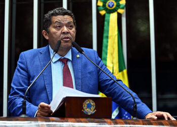 Faro destaca crescimento econômico do país e defende aumento na isenção do IR — Senado Notícias