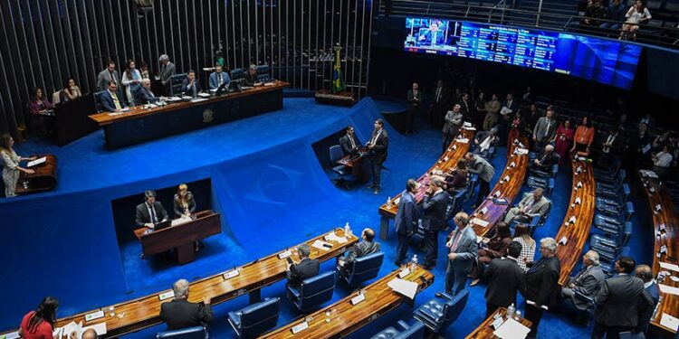 Plenário analisa participação popular em planejamento orçamentário — Senado Notícias