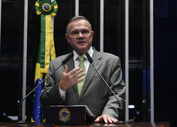 Bolsonaro está tranquilo diante de decisão do STF, diz Wellington Fagundes — Senado Notícias