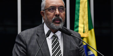 Paim defende redução da jornada de trabalho sem corte salarial — Senado Notícias