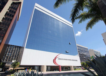 Lei livra advogados de pagarem custas no início de processos sobre remuneração — Senado Notícias