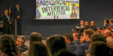 STF tem maioria para tornar Bolsonaro 1° ex-presidente réu por golpe