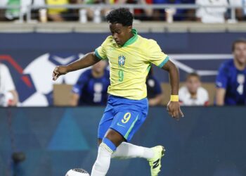 Endrick é convocado para Eliminatórias após corte de Neymar por lesão