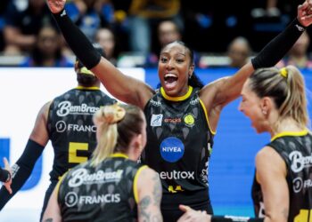 Praia Clube é tricampeão do Sul-Americano de vôlei feminino
