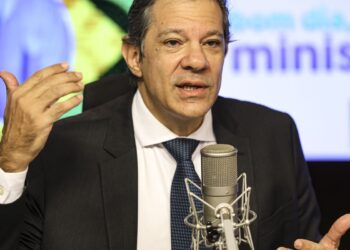 Consignado para CLT busca proteger trabalhador de juros, diz Haddad