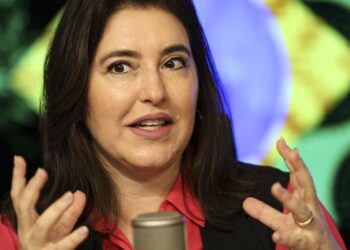 Recursos para Bolsa Família e Pé-de-Meia estão garantidos,diz ministra