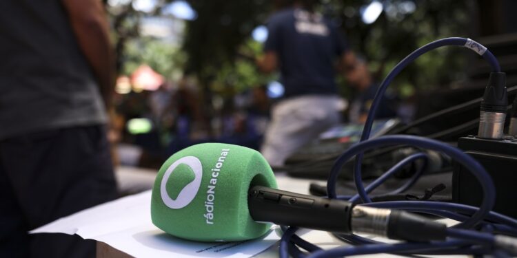 Rádio Nacional estreia faixa internacional em espanhol e inglês