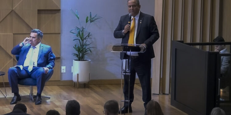 Senadores defendem foco na Reforma Administrativa — Senado Notícias