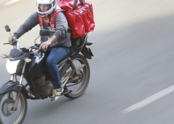 Entregadores de aplicativos protestam contra precarização do trabalho