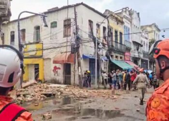 Desabamento de casarão causa uma morte no centro do Rio