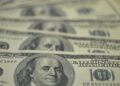 Dólar sobe para R$ 5,75 com tarifas de Trump e declarações de Haddad