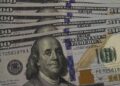 Dólar fecha a R$ 5,70 e cai 3,57% em março