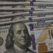 Dólar fecha a R$ 5,70 e cai 3,57% em março