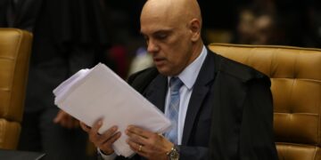 Moraes libera para julgamento denúncia contra Bolsonaro e outros sete