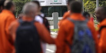 Petroleiros param por 24 horas contra mundanças no teletrabalho e PLR