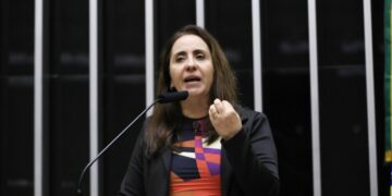 Projeto regulamenta instalação de ponto individual de recarga de carro elétrico em condomínio – Notícias