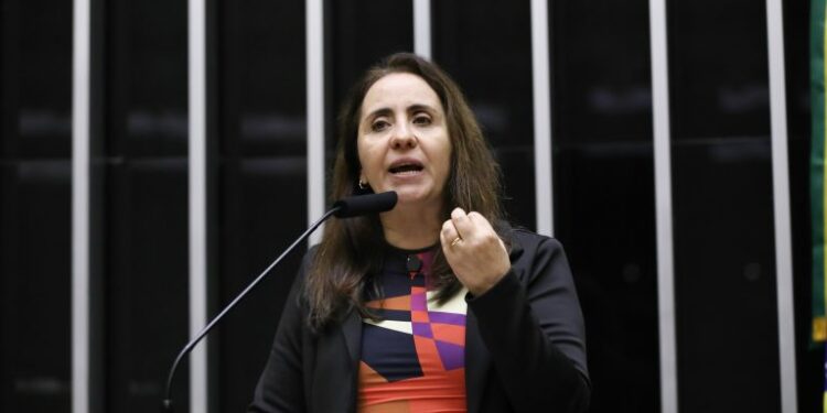 Projeto regulamenta instalação de ponto individual de recarga de carro elétrico em condomínio – Notícias