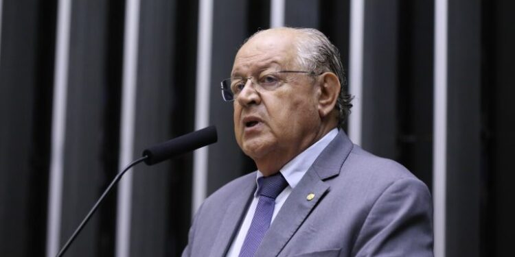 Projeto obriga parlamentares a destinarem emendas no orçamento para acabar com lixões – Notícias