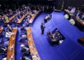 Em meio ao PL da Anistia, Senado homenageia redemocratização do Brasil