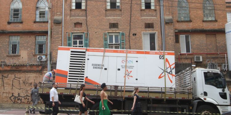 Prefeitos da Grande São Paulo rejeitam renovação de concessão da Enel