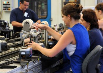 Inovação na indústria recuou em 2023 no Brasil, diz IBGE