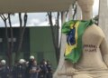 Moraes vota para condenar mulher que pichou “perdeu, mané” no STF