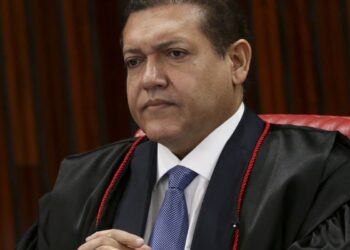Nunes Marques vota contra recurso de Bolsonaro e Braga Netto