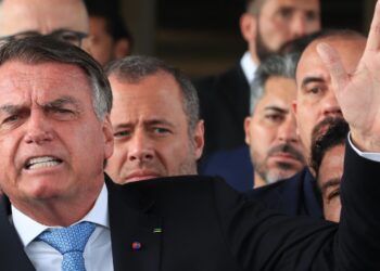 Após virar réu, Bolsonaro nega decreto de golpe de Estado