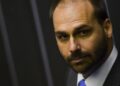 PGR dá parecer contra apreensão do passaporte de Eduardo Bolsonaro