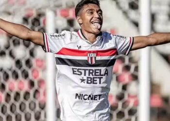 Jogador do Bragantino que sofreu grave acidente deixa UTI