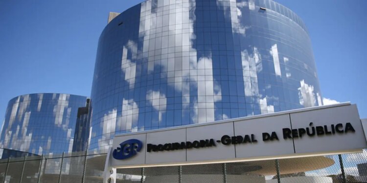 MPF arquiva investigação contra Bolsonaro sobre importunação de baleia