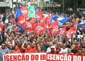 Protesto de metalúrgicos defende isenção de IR e redução de jornada