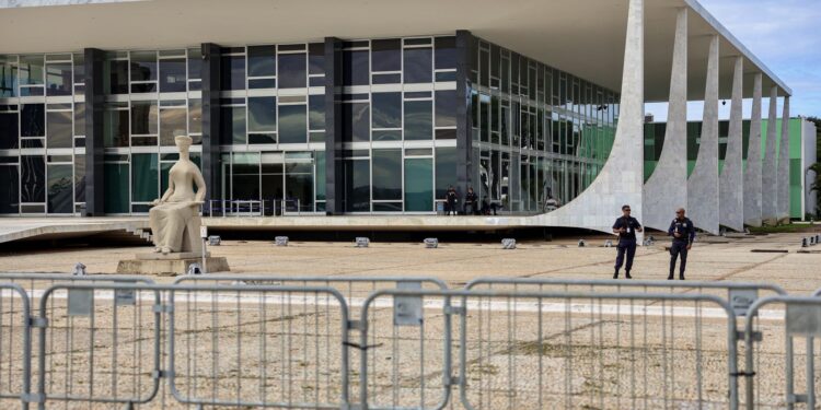 Defesas dos acusados de golpe pedem julgamento no plenário do STF