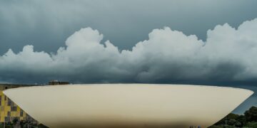 Câmara cita “convulsão” e pede que STF adie 7 perdas de mandato