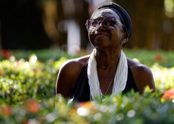 Áurea Martins celebra benzedeiras de sua infância: ‘Sempre fui rezada’