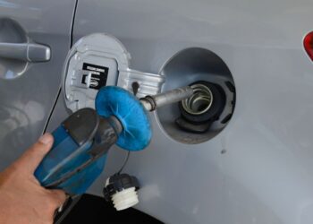 Inalação do vapor de gasolina causa câncer e ameaça frentistas