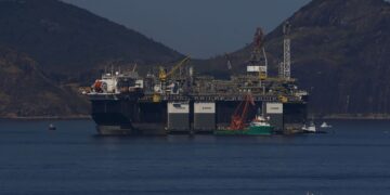 Transpetro contrata nove navios para descarregar óleo de plataformas