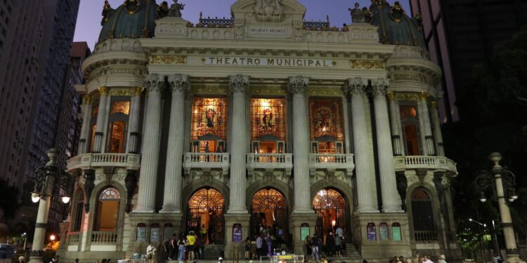 Theatro Municipal do Rio anuncia temporada com aposta em popularização