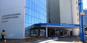 INSS: 13º antecipado injetará R$ 73,3 bi na economia, veja calendário