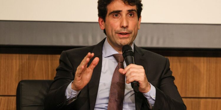 Presidente do BC anuncia uso de Pix como garantia de empréstimos