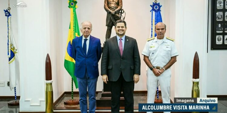Vídeo: Alcolumbre visita Comando da Marinha e reforça respeito mútuo